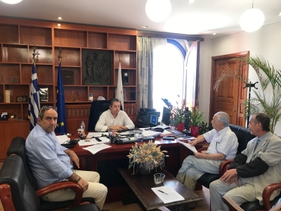 Ο ΠΡΟΕΔΡΟΣ Φ. ΒΑΡΔΑΚΑΣΤΑΝΗΣ ΜΑΖΙ ΜΕ ΤΟΝ ΓΕΝΙΚΟ ΓΡΑΜΜΑΤΕΑ Μ. ΜΠΕΝΙΣΗ ΚΑΙ ΤΟΝ ΤΑΜΙΑ ΤΟΥ ΣΩΜΑΤΕΙΟΥ Σ. ΠΑΝΤΗ ΣΥΝΑΝΤΗΘΗΚΑΝ ΜΕ ΤΟΝ ΔΗΜΑΡΧΟ ΖΑΚΥΝΘΟΥ ΚΟ. Γ. ΣΤΑΣΙΝΟΠΟΥΛΟ